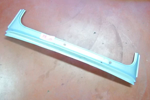 Tôle réparation au-dessous pare-brise Fiat500